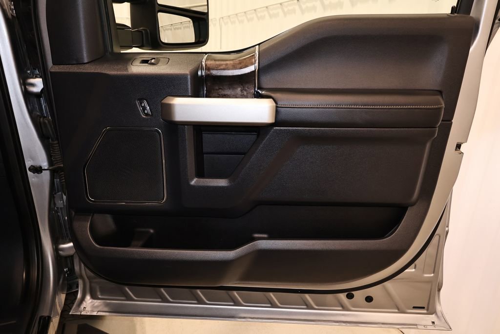 Certified 2022 Ford F250 Lariat w/ Black Appearance Package image 21