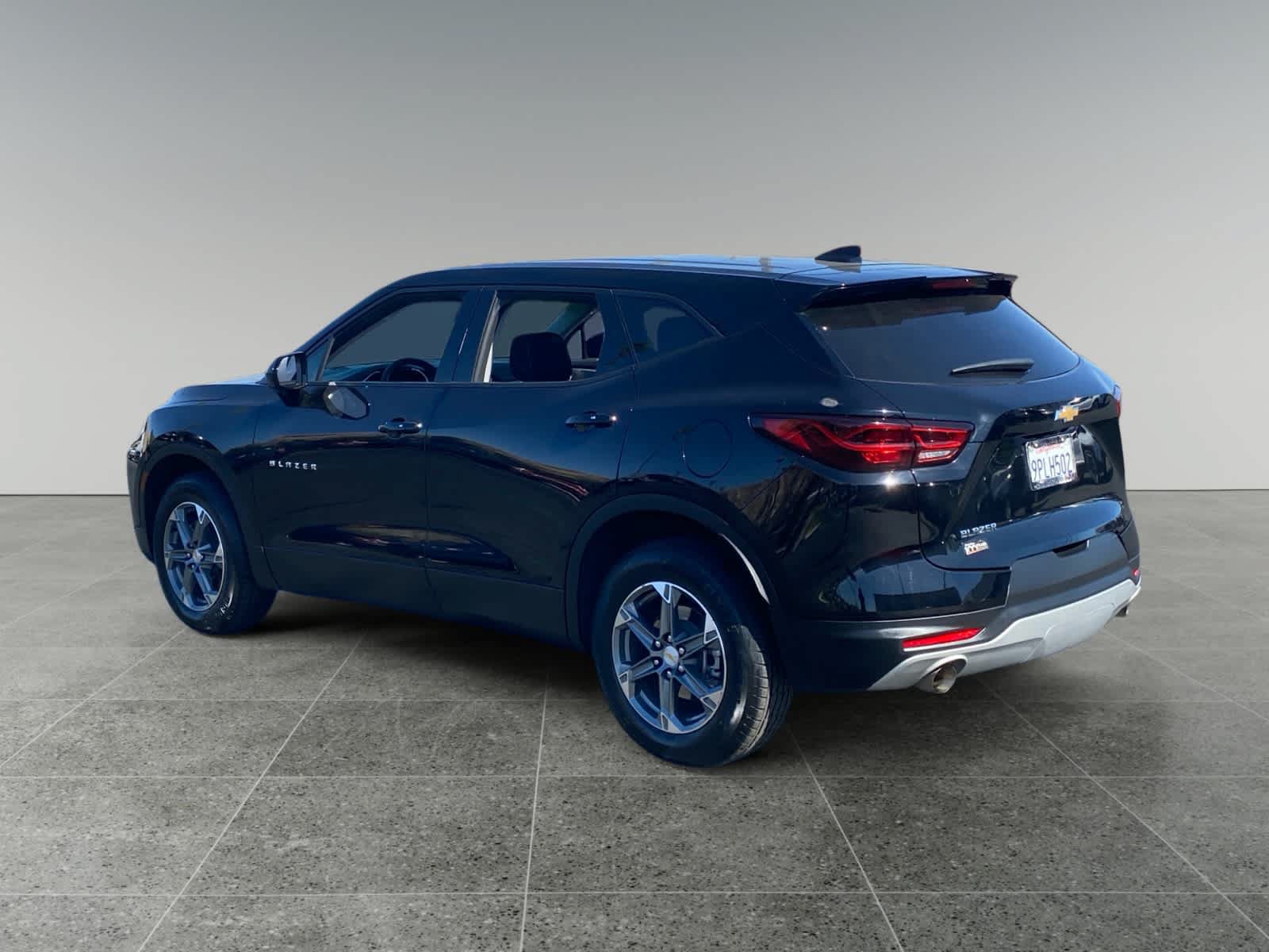 Used 2025 Chevrolet Blazer LT FWD image 3
