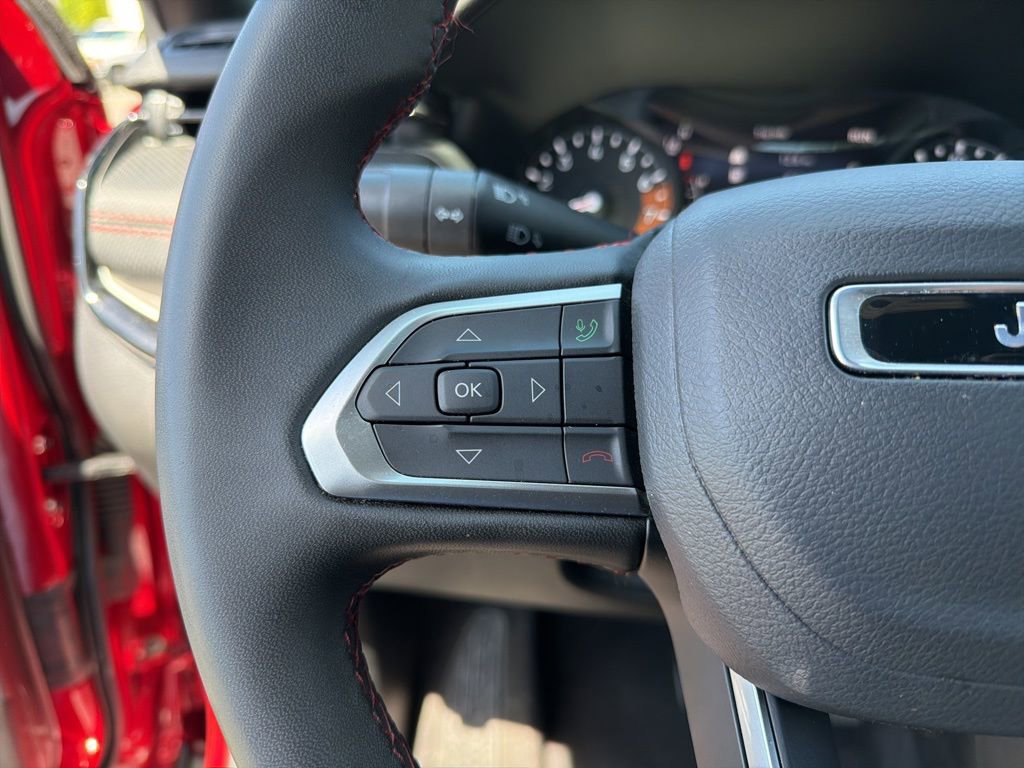 Used 2025 Jeep Compass Trailhawk AWD/4WD image 16