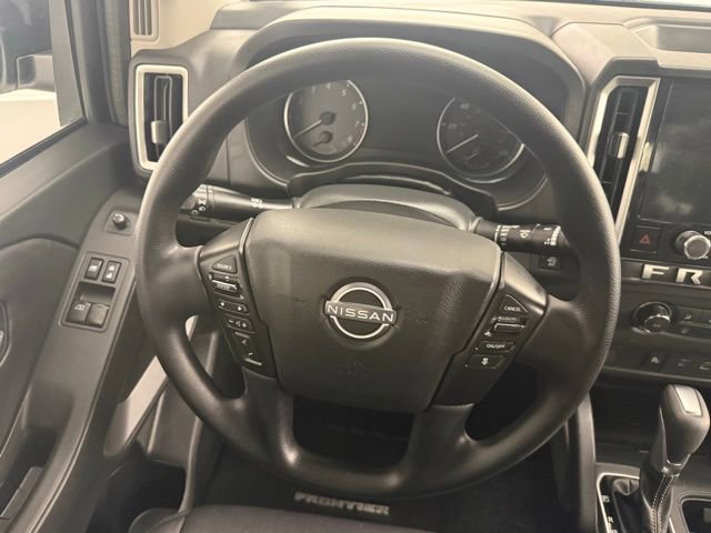 Used 2025 Nissan Frontier SV image 16