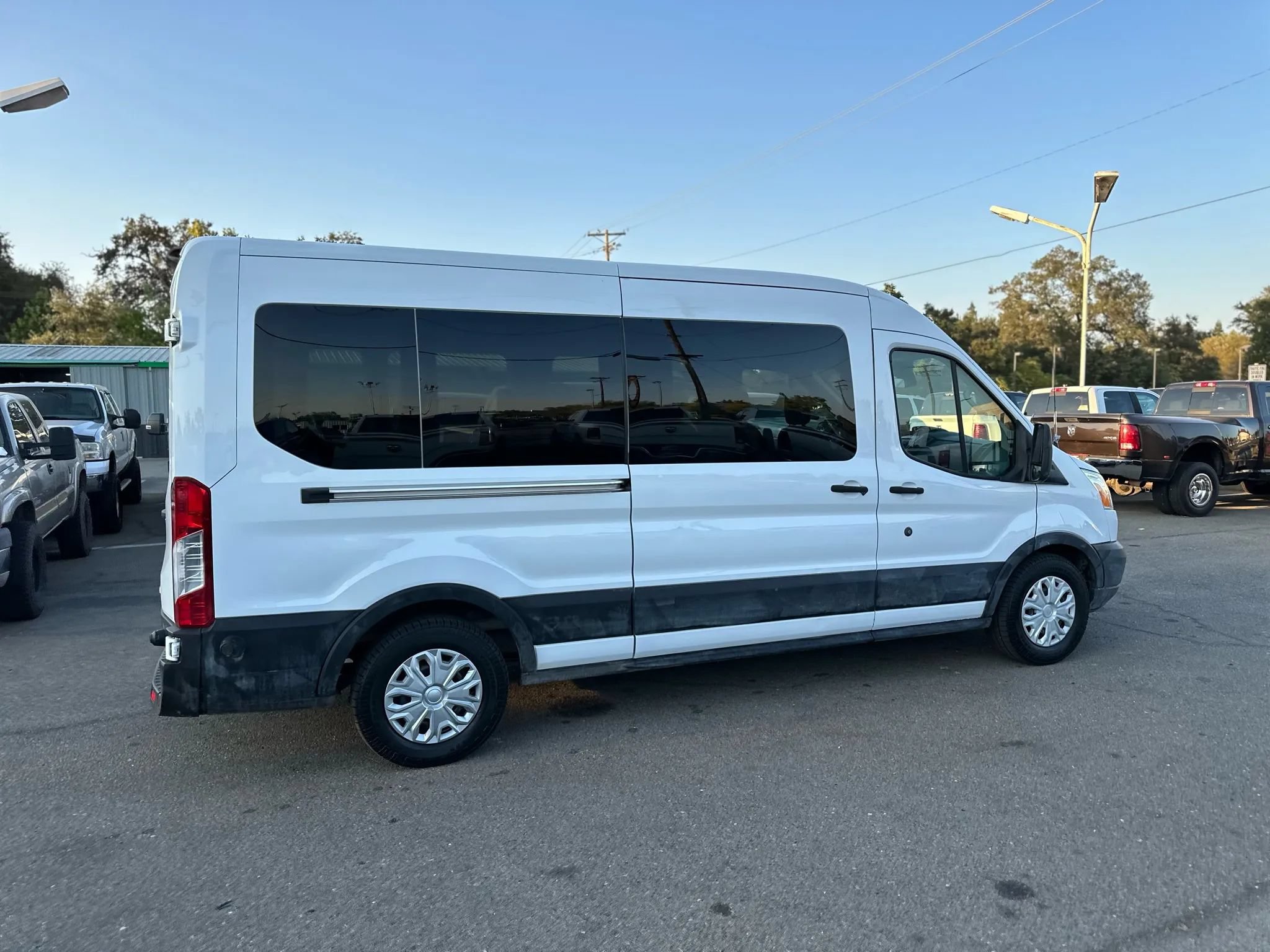 Used 2019 Ford Transit 350 XLT RWD image 4