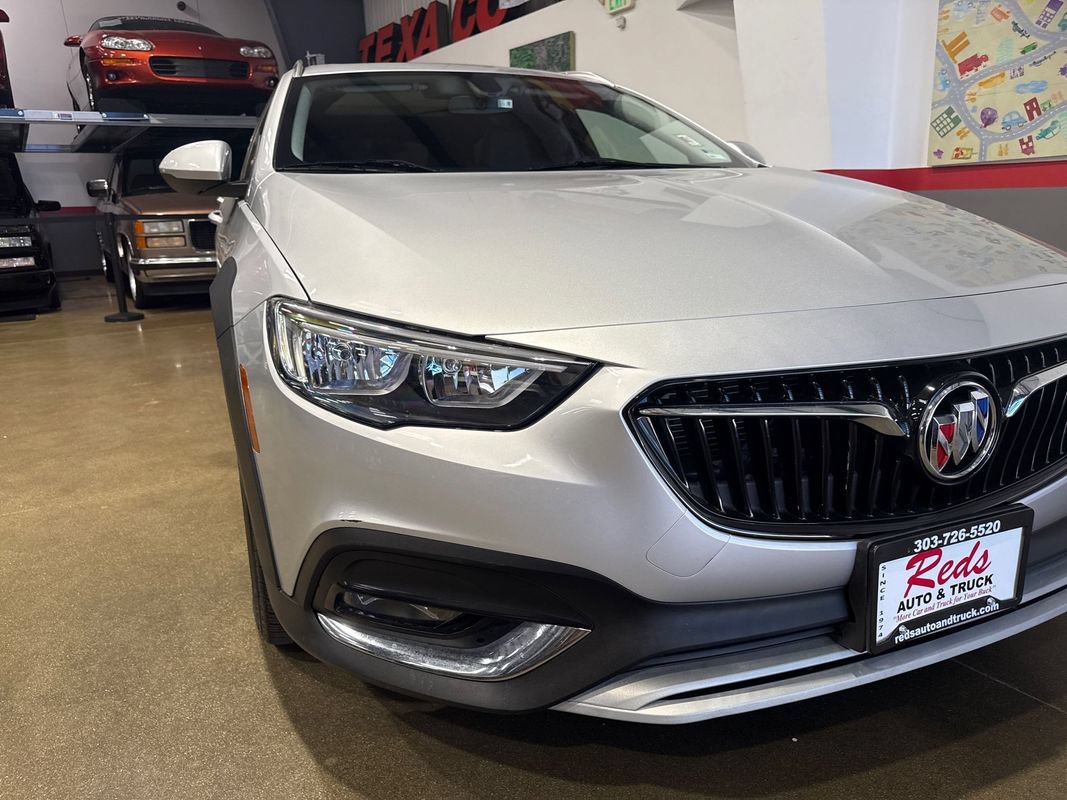 Used 2018 Buick Regal Essence w/ Sights and Sounds Package AWD/4WD image 69