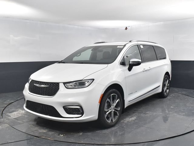 New 2026 Chrysler Pacifica Pinnacle w/ Trailer Tow Group AWD/4WD image 4
