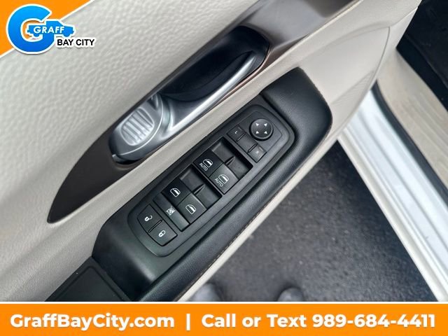 Used 2017 Chrysler Pacifica Touring-L w/ Tire & Wheel Group image 10