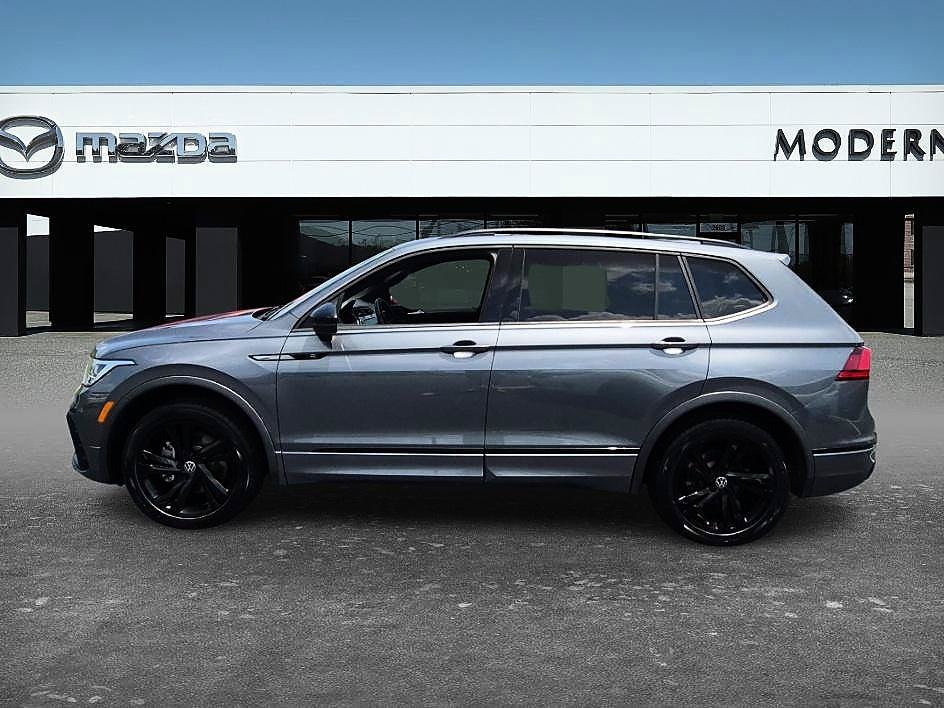 Used 2023 Volkswagen Tiguan SE R-Line FWD image 2