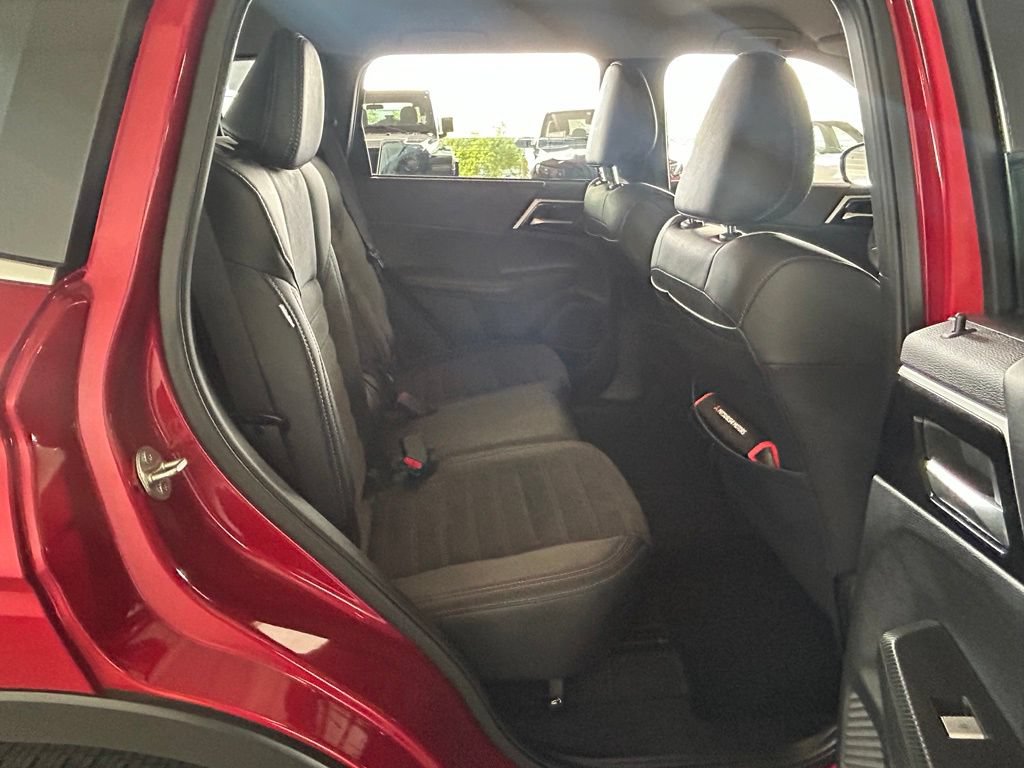 Used 2024 Mitsubishi Outlander SE Black Edition FWD image 40