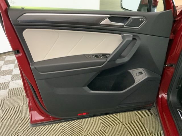 Used 2019 Volkswagen Tiguan SEL Premium w/ 3rd Row Seat Package image 19