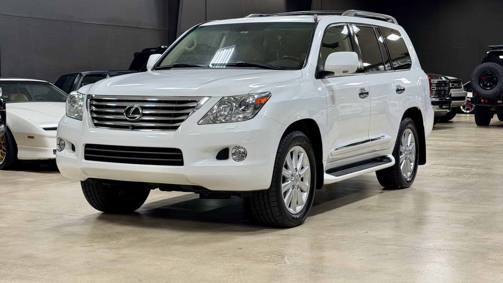 Used 2009 Lexus LX 570 4WD image 1
