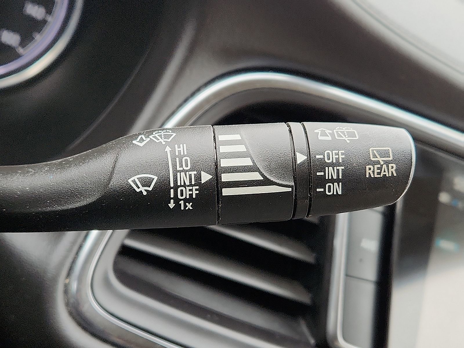 Used 2019 Buick Enclave Essence AWD/4WD image 21