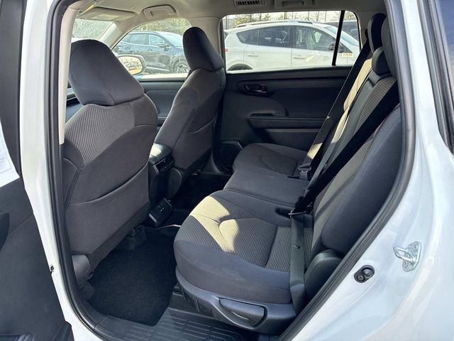 Used 2024 Toyota Highlander LE image 16