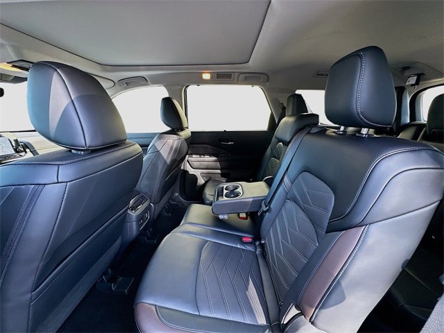 Used 2024 Nissan Pathfinder Platinum w/ Cargo Package image 22