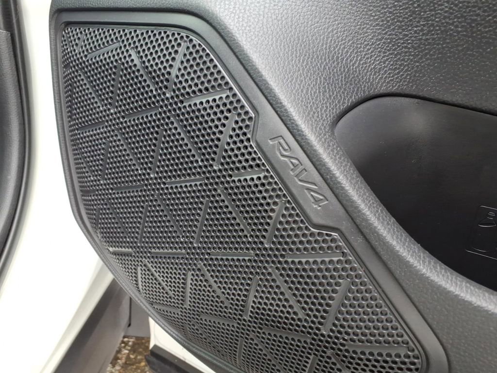 Certified 2022 Toyota RAV4 LE image 28