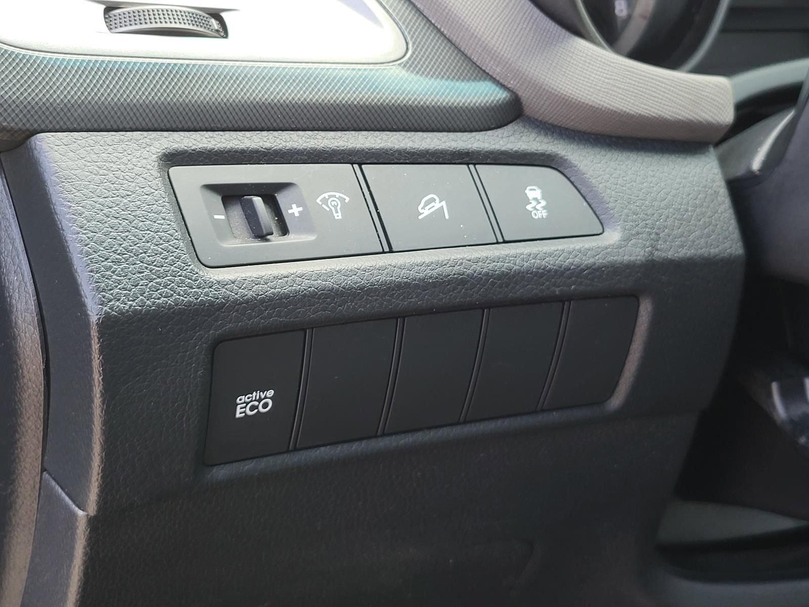Used 2015 Hyundai Santa Fe Sport w/ Option Group 02 FWD image 21