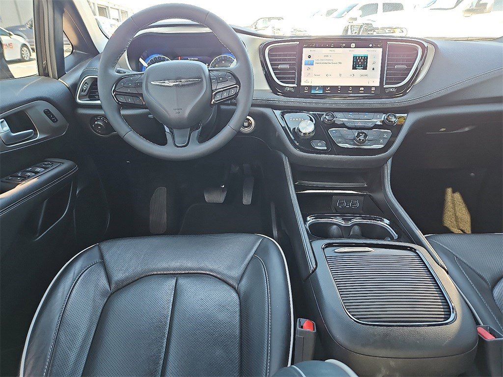 Used 2024 Chrysler Pacifica Limited w/ S Appearance Package image 19