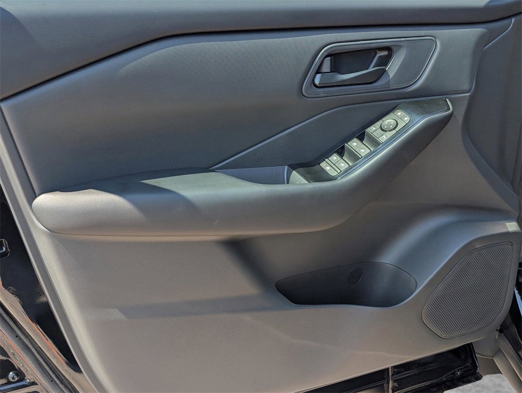 New 2026 Nissan Rogue S image 15