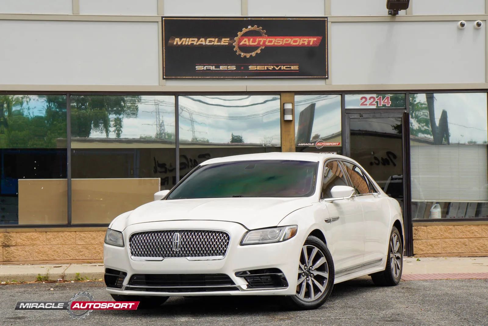 Used 2018 Lincoln Continental Premiere FWD image 1