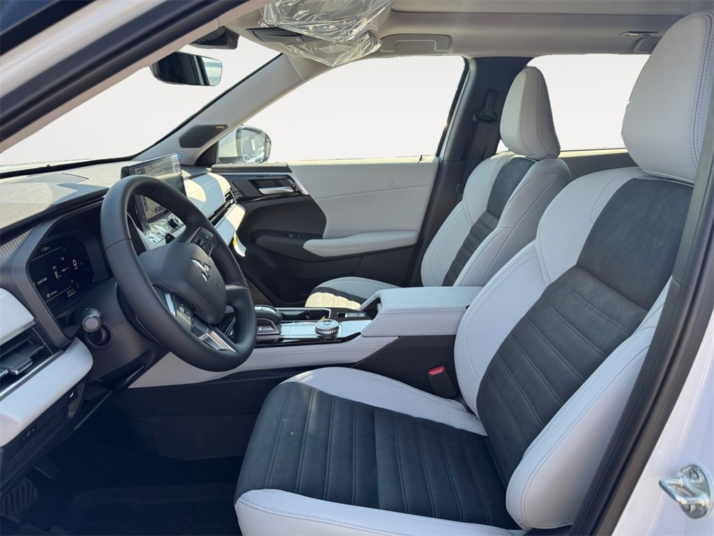 New 2025 Mitsubishi Outlander SE image 9