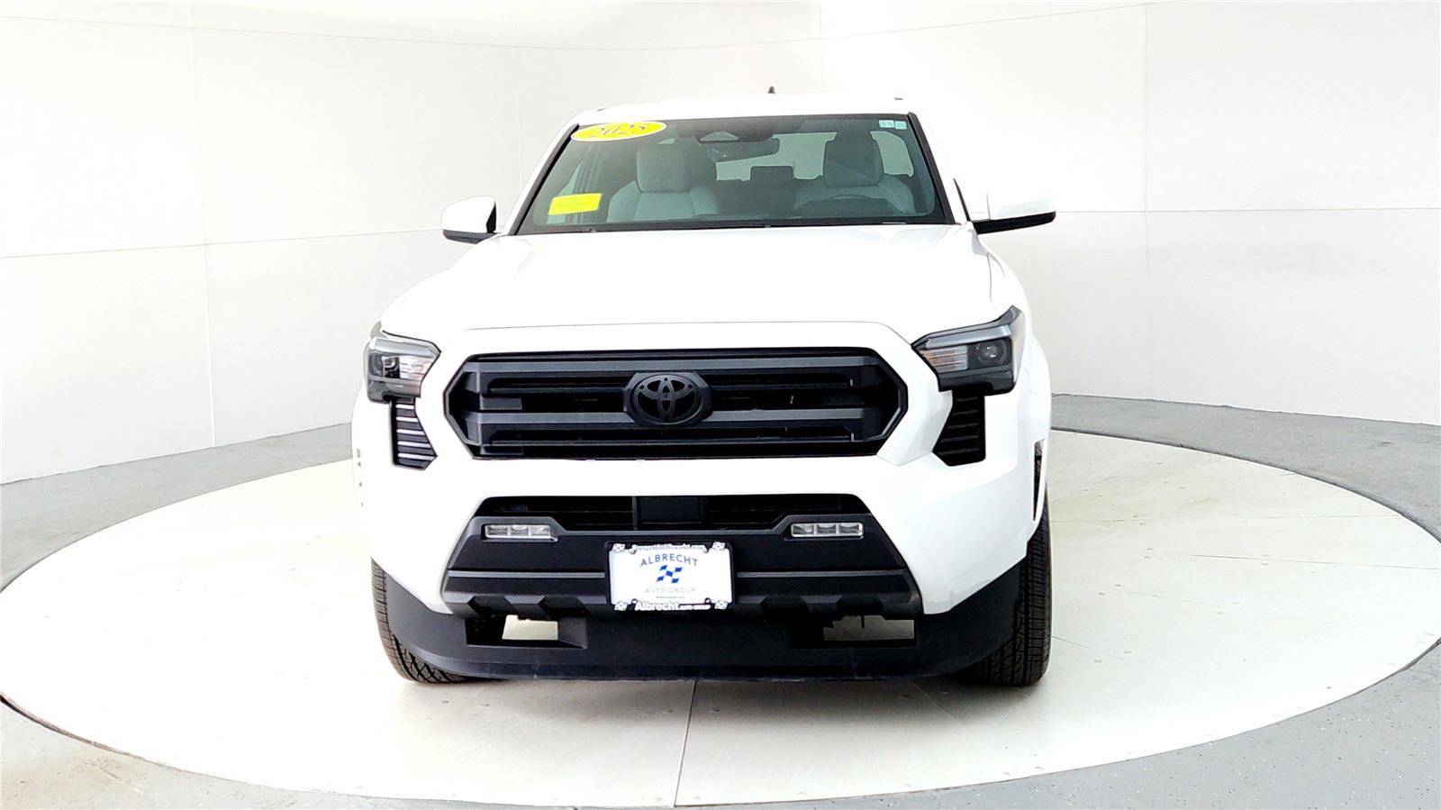 Certified 2025 Toyota Tacoma SR5 image 2