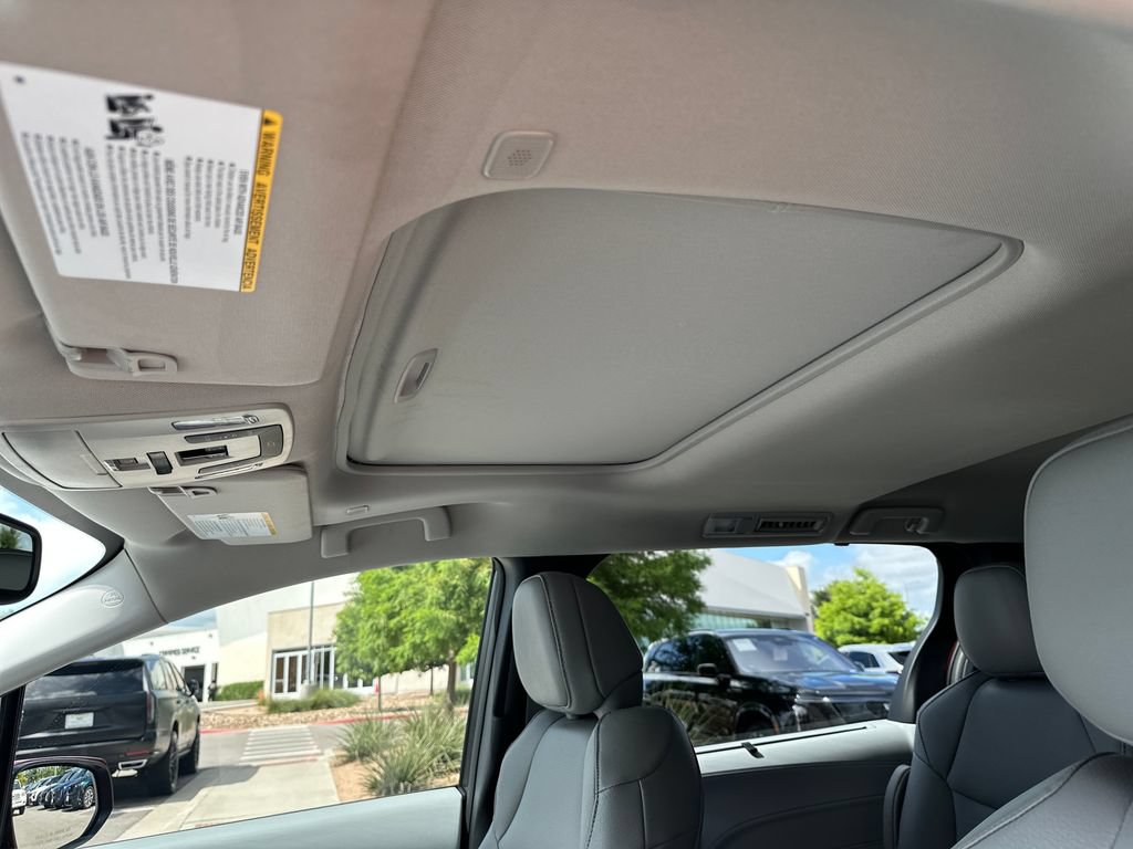 Used 2025 Toyota Sienna XLE FWD image 33