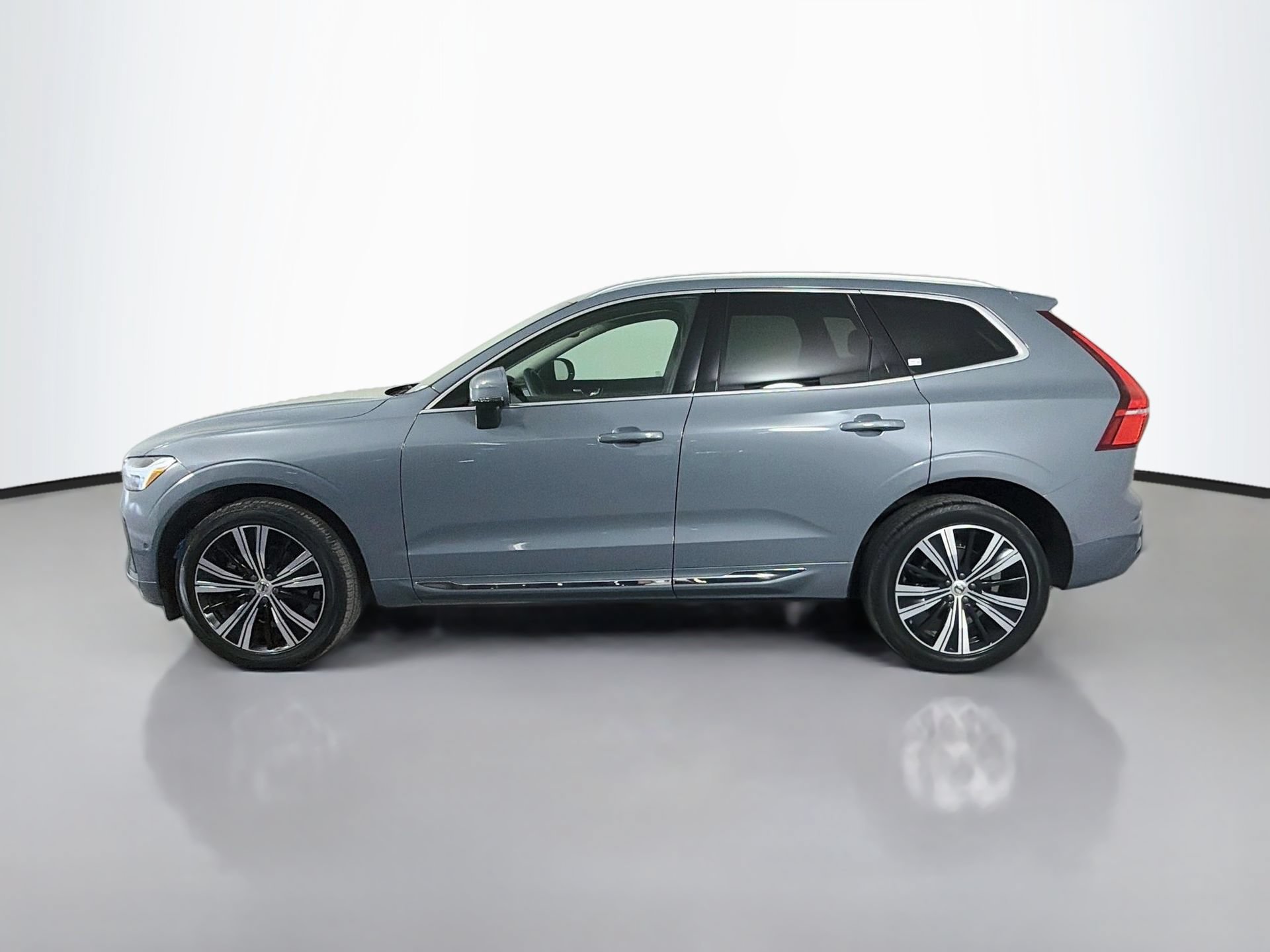 Certified 2023 Volvo XC60 B5 Plus w/ Protection Package Premier FWD image 9
