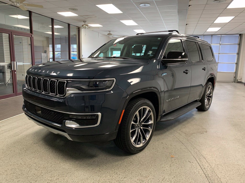 Used 2023 Jeep Wagoneer Series II w/ Premium Group I AWD/4WD image 3