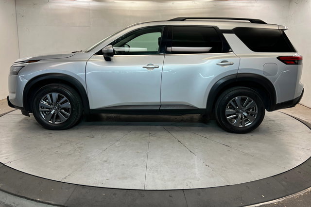 Used 2025 Nissan Pathfinder SV AWD/4WD image 2