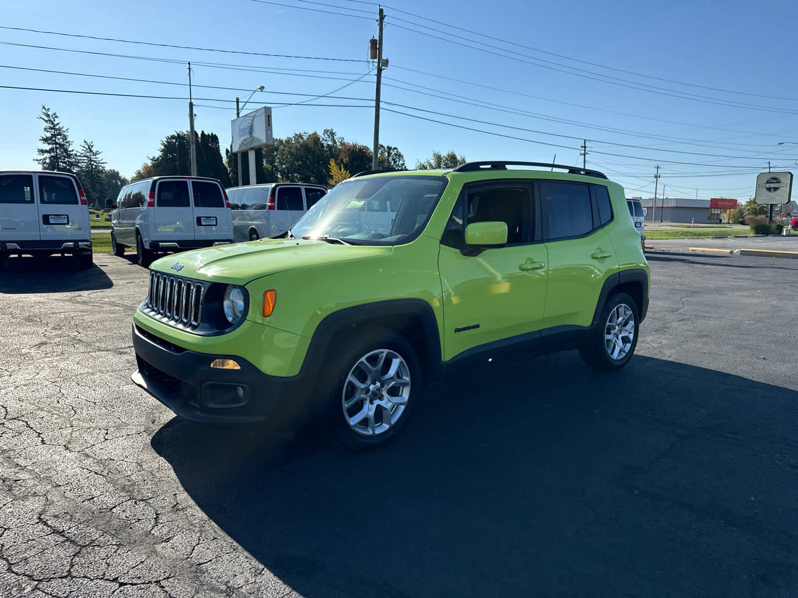 Used 2018 Jeep Renegade Latitude w/ Cold Weather Group FWD image 1