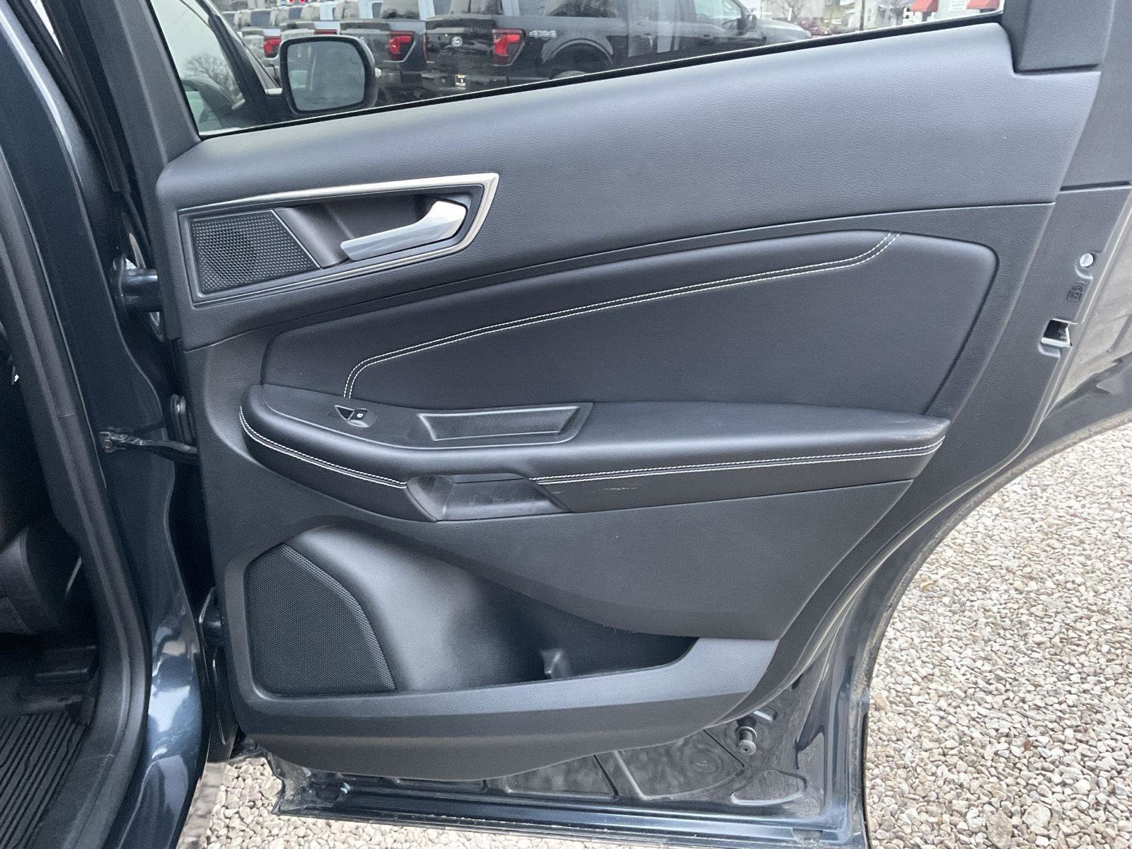 Used 2023 Ford Edge Titanium image 21