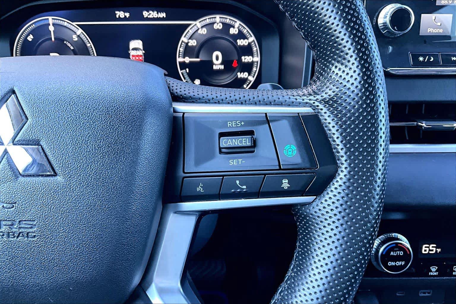 Used 2025 Mitsubishi Outlander SE AWD/4WD image 25