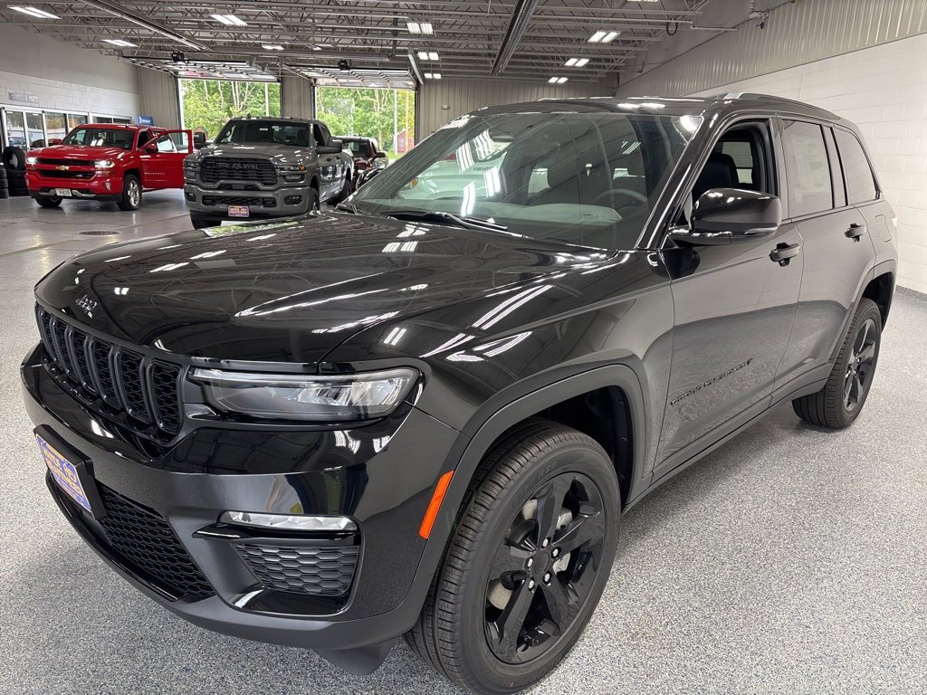 New 2025 Jeep Grand Cherokee Limited w/ Black Appearance Package image 3