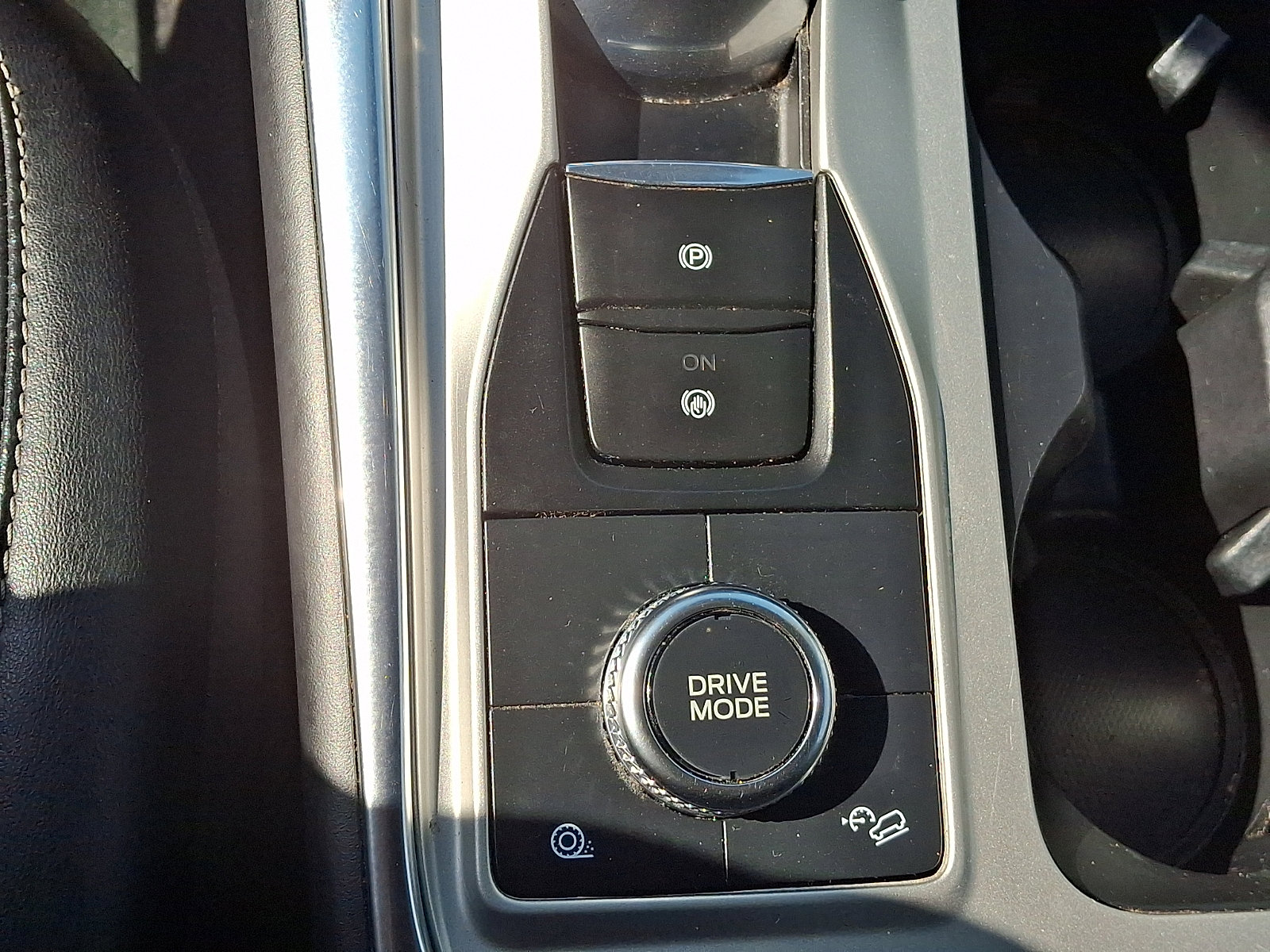 Used 2023 Ford Explorer XLT w/ Equipment Group 202A AWD/4WD image 26