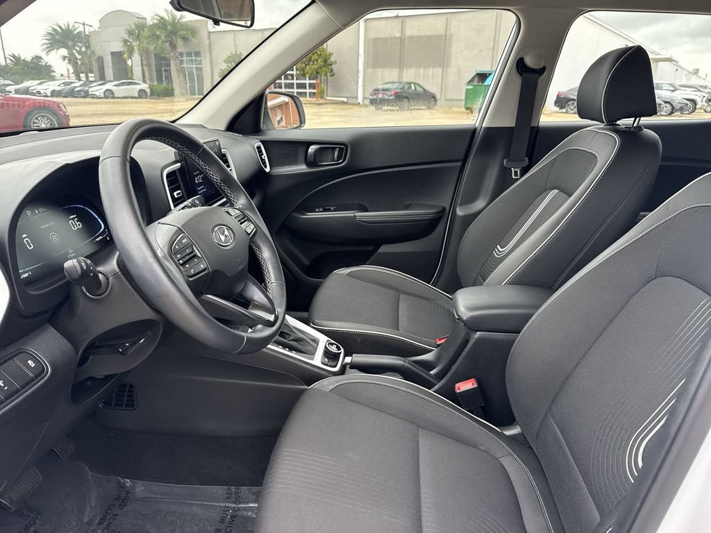 Used 2024 Hyundai Venue Limited FWD image 13