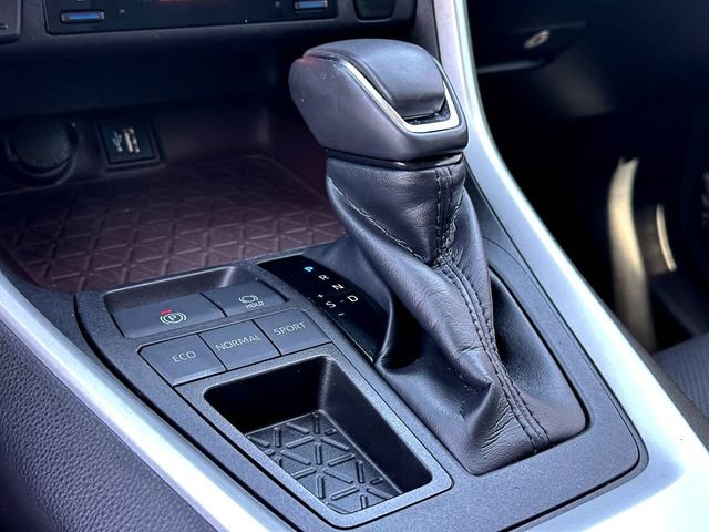 Used 2023 Toyota RAV4 Limited image 16