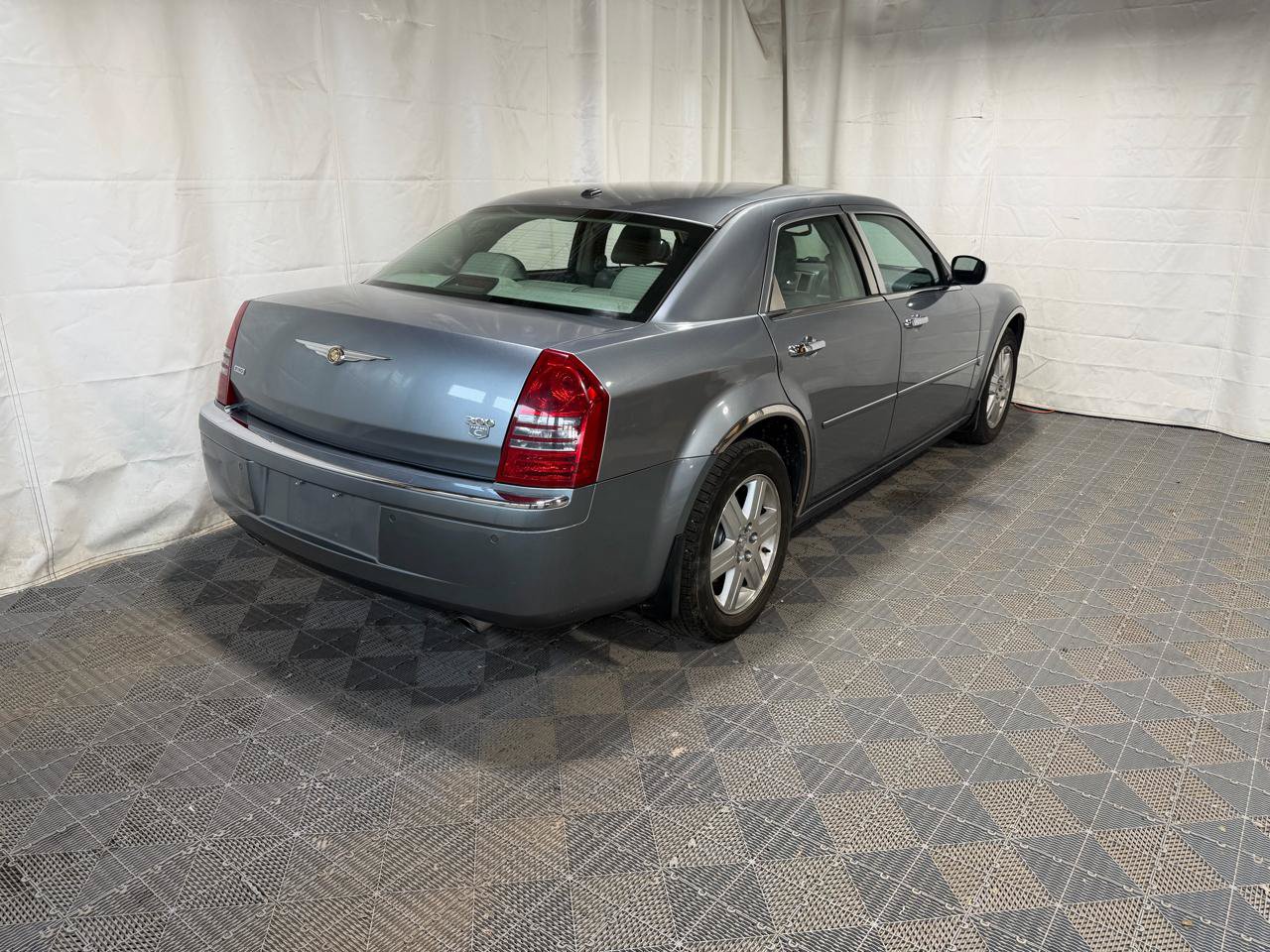Used 2006 Chrysler 300 C w/ Navigation & Sound Group II AWD/4WD image 6