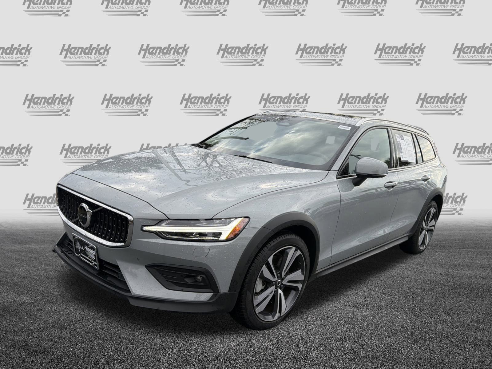 Certified 2025 Volvo V60 B5 Cross Country Plus image 5