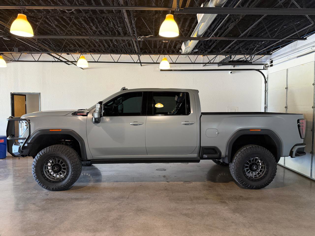 Used 2025 GMC Sierra 2500 AT4 w/ AT4 Premium Plus Package AWD/4WD image 2