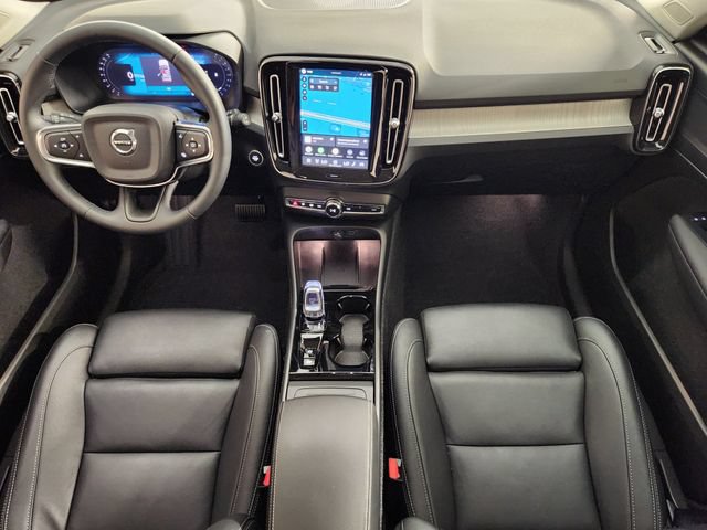 Certified 2026 Volvo XC40 B5 Plus AWD/4WD image 4