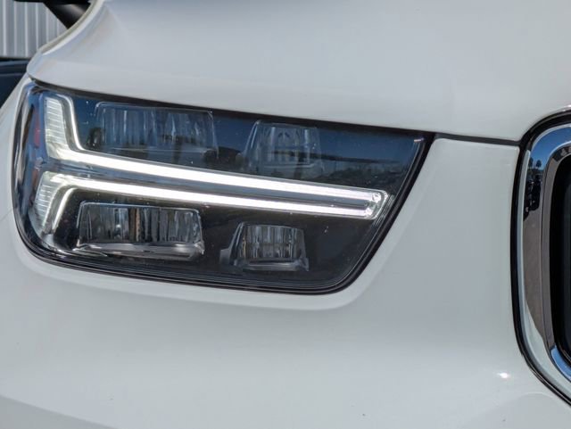 Used 2019 Volvo XC40 T5 Momentum image 10