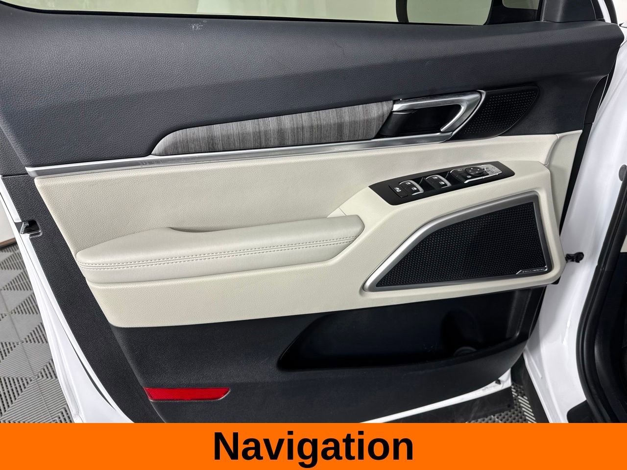 Used 2024 Kia Telluride EX w/ EX Captain's Chair Package image 9