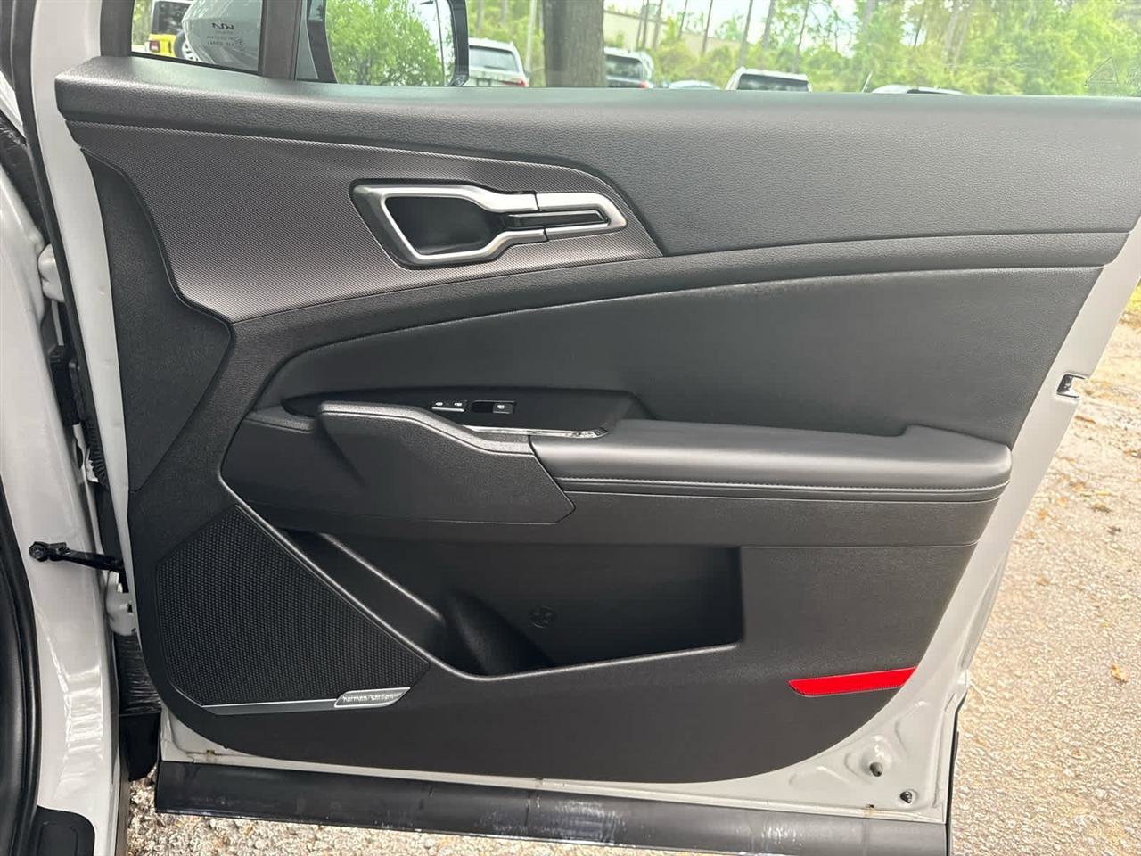 Used 2025 Kia Sportage SX image 18