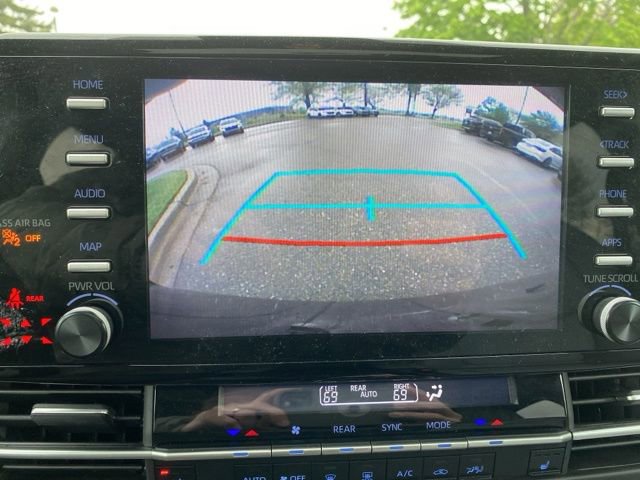 Used 2023 Toyota Sienna XLE FWD image 6