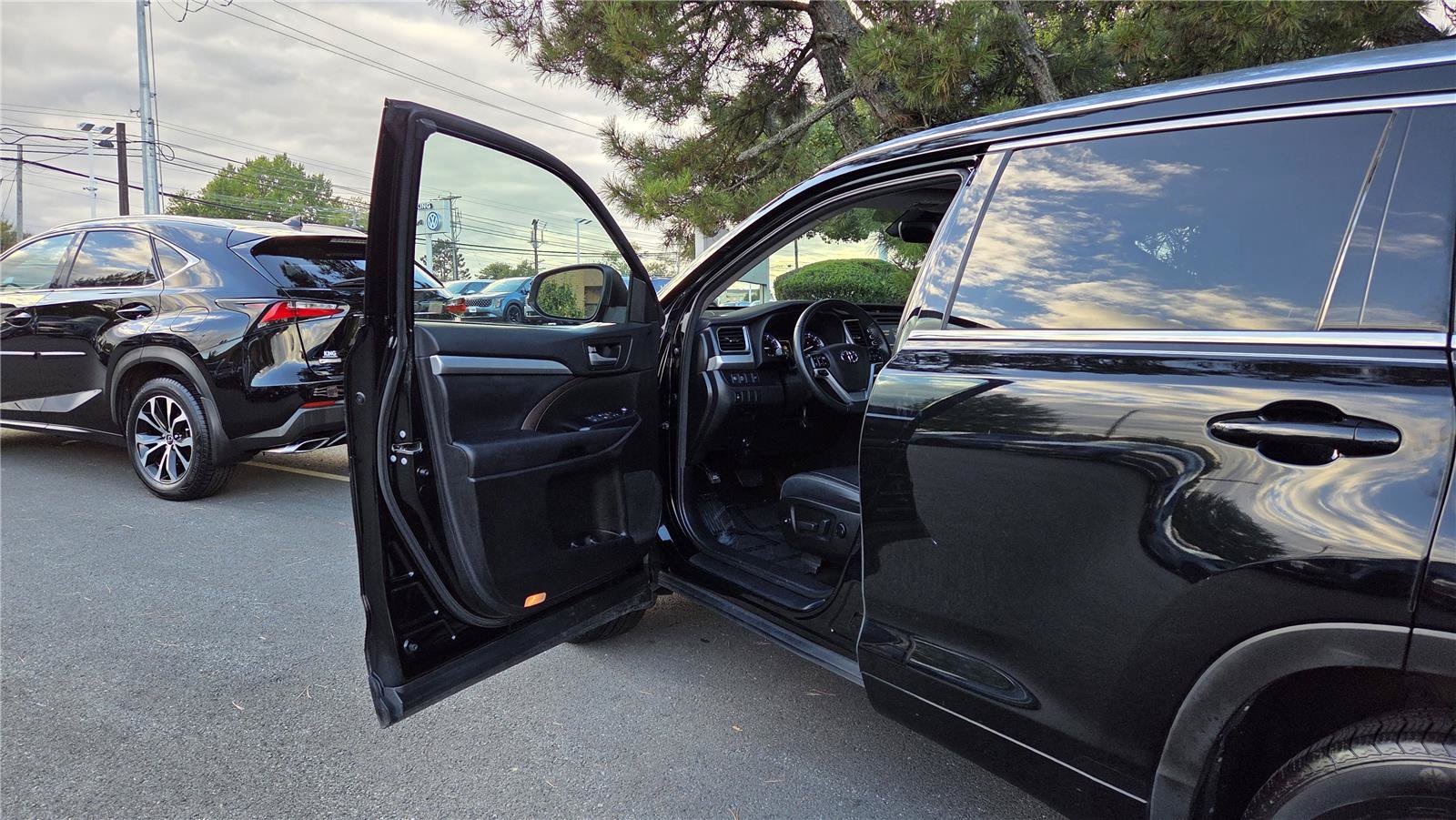 Used 2018 Toyota Highlander XLE AWD/4WD image 15