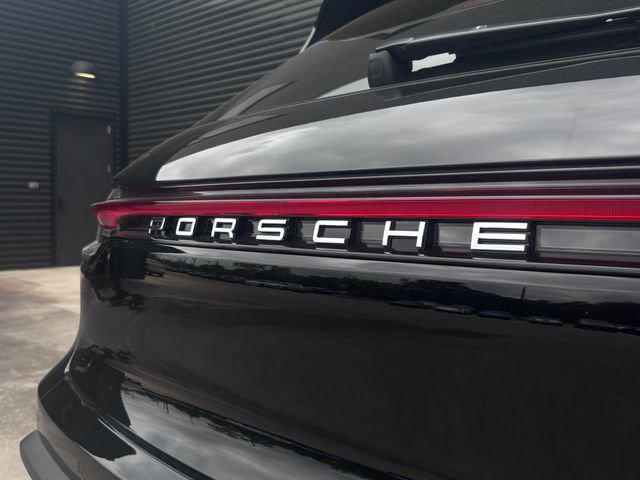 Certified 2026 Porsche Macan AWD/4WD image 26