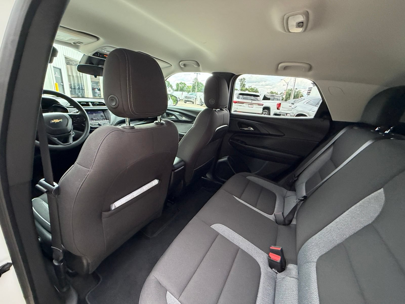 Used 2023 Chevrolet TrailBlazer LT FWD image 30