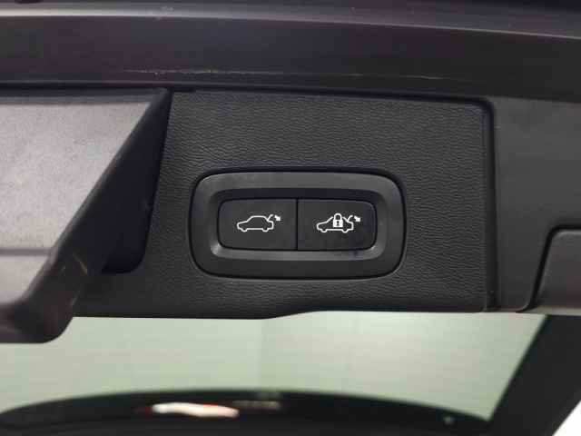 Certified 2023 Volvo XC60 B6 Ultimate w/ Climate Package image 9