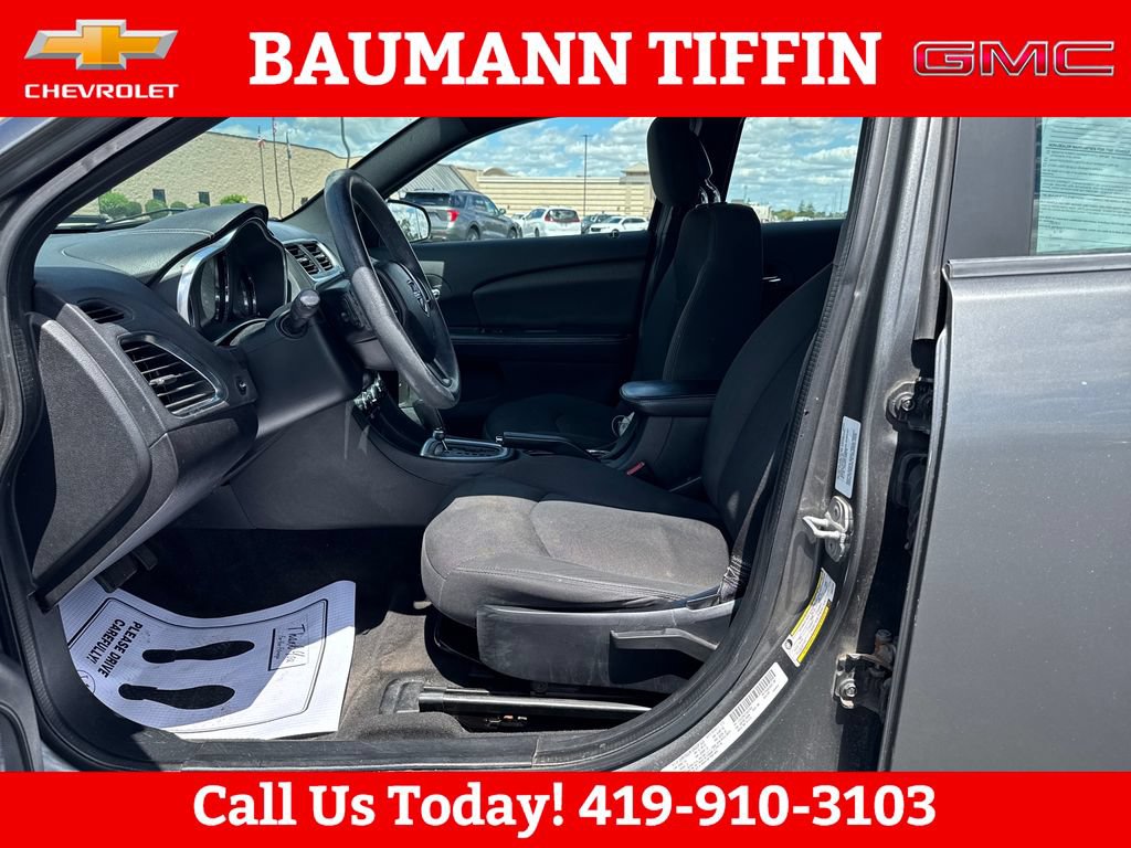 Used 2012 Dodge Avenger SE FWD image 17