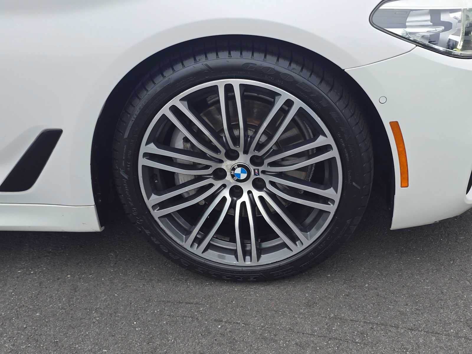 Used 2018 BMW 530i w/ M Sport Package RWD image 9
