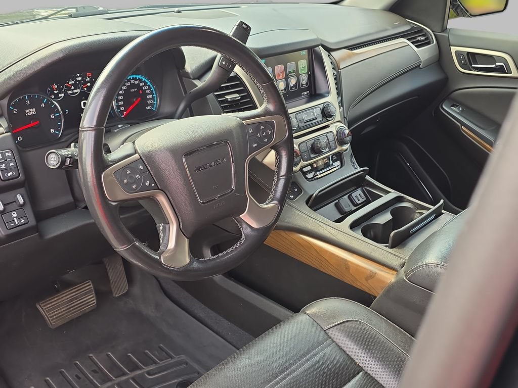 Used 2020 GMC Yukon Denali w/ Denali Premium Package AWD/4WD image 18