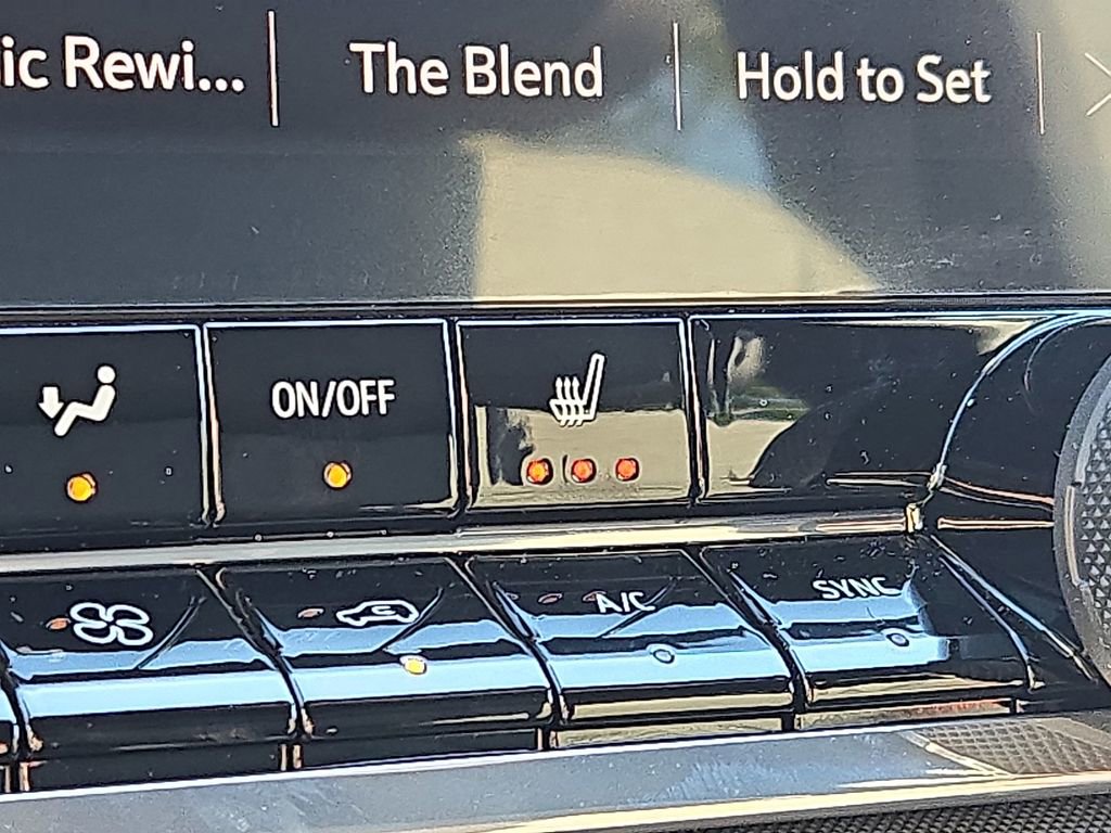 Used 2024 Chevrolet Colorado Z71 w/ Z71 Convenience Package 2 image 32