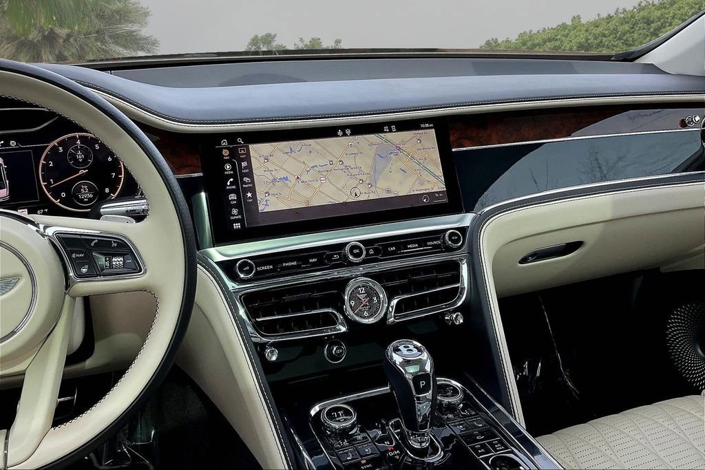 Used 2022 Bentley Flying Spur V8 image 9